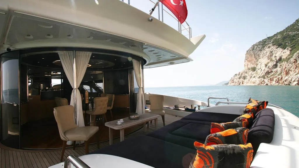 Antalya Ultra Lux 12 Guests - 30 MT - AZIMUT 98 LEONARDO - AYR015